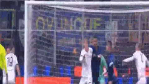 “雄鹿队续约米德尔顿，稳固球队中坚力量”